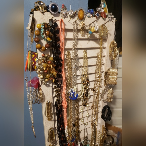 IMPRESSIVE Vintage/Modern Jewelry! Never Before Seen items! - Picture 7 of 16